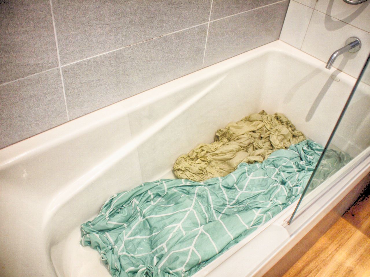自宅浴室で布団洗い
